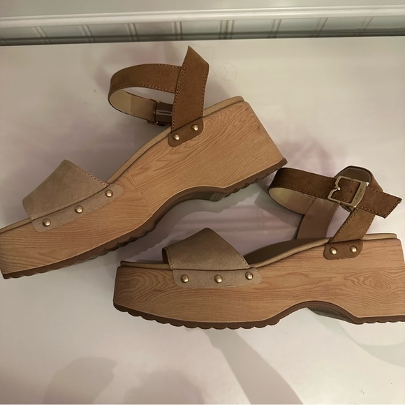 Dr. Scholl’s Platform Clog Tan - Picture 4 of 4